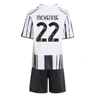 Billige Fotballdrakt Juventus Weston McKennie #22 Replika Hjemmedraktsett Barn 2025-26 Kortermet (med bukser)